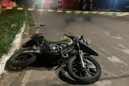 Motociclista morre após bater de frente com ônibus em Nova Lima, na Grande BH Motociclista morre após bater de frente com ônibus em Nova Lima, na Grande BH - Foto: Reprodução