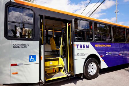 Mulher morre após ser atropelada por ônibus em Contagem - Foto: Gil Leonardi/Imprensa MG
