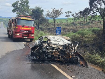 Jovem de 21 anos e adolescente de 16 morrem em batida com carreta na BR-354, em MG - Foto: Divulgação/PMRv