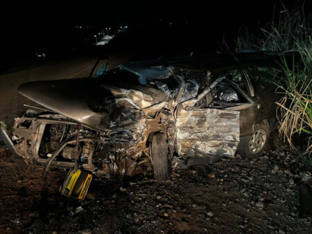Batida frontal deixa dois mortos e três feridos em rodovia de MG Batida frontal deixa dois mortos e três feridos em rodovia de MG - Foto: Divulgação/PMRv