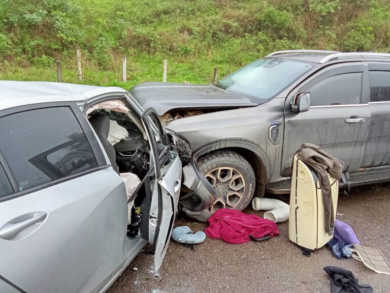 Motorista morre e três pessoas ficam feridas em acidente na BR-116, em Teófilo Otoni Motorista morre e três pessoas ficam feridas em acidente na BR-116, em MG - Foto: Divulgação/Corpo de Bombeiros