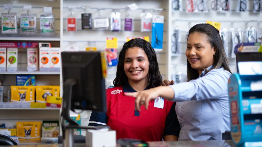 Drogaria Araujo abre mais de mil vagas de emprego em MG; veja como participar - Foto: Divulgação/Play P