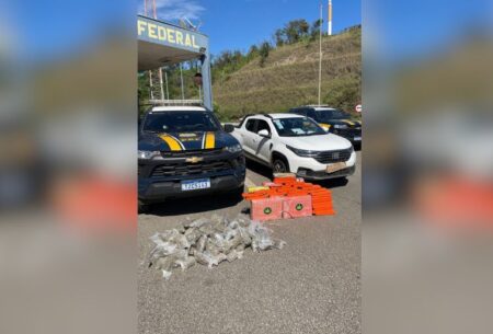 PRF apreende mais de 110 kg de drogas em veículo clonado na BR-262 - Foto: Divulgação/PRF