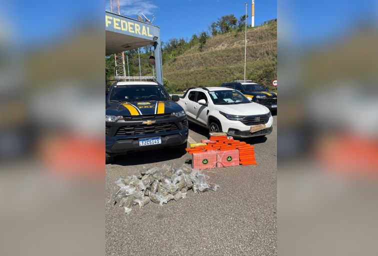 PRF apreende mais de 110 kg de drogas em veículo clonado na BR-262 - Foto: Divulgação/PRF