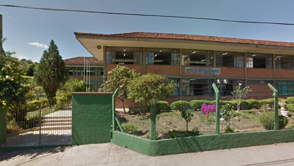 Eleitor morre após passar mal enquanto aguardava para votar em Muriaé Eleitor morre após passar mal enquanto aguardava para votar em Muriaé - Foto: Reprodução/Google Maps