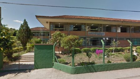Eleitor morre após passar mal enquanto aguardava para votar em Muriaé Eleitor morre após passar mal enquanto aguardava para votar em Muriaé - Foto: Reprodução/Google Maps