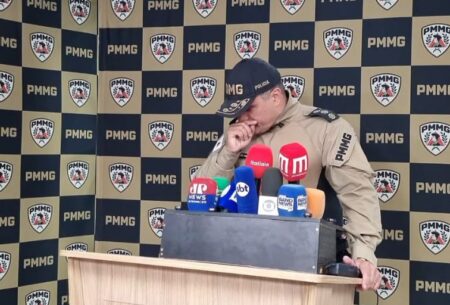 Coronel se emociona ao falar de queda de avião que matou três militares em MG: ‘Coletiva mais difícil da minha vida’ - Foto: Reprodução/PMMG