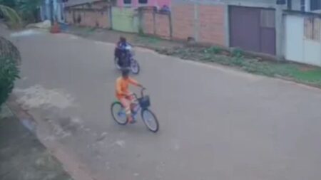 Homem é preso suspeito de tentar sequestrar menino de 9 anos em MG Homem é preso suspeito de tentar sequestrar menino de 9 anos em MG - Foto: Reprodução