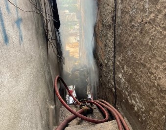 Incêndio atinge casa no bairro São Francisco, em BH - Foto: Divulgação/Corpo de Bombeiros
