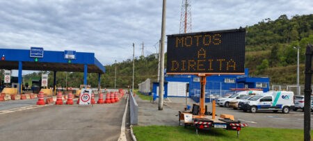 Motos ganham passagem exclusiva nos pedágios da BR-040, entre BH e Juiz de Fora Motos ganham passagem exclusiva nos pedágios da BR-040, entre BH e Juiz de Fora - Foto: Divulgação/EPR Via Mineira