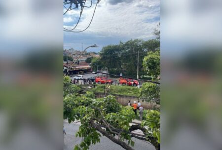 Idoso de 82 anos morre ejetado de carro após acidente na Pampulha, em BH - Foto: Divulgação/CBMMG