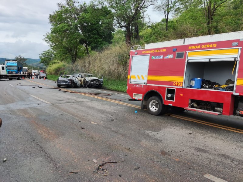 Mãe e filho de 2 anos morrem em acidente na MG-050, em Itaúna - Foto: Divulgação/CBMMG