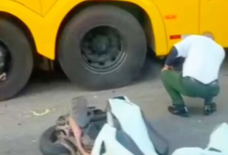 Motociclista morre em acidente com ônibus e carreta na Rodovia Fernão Dias, na Grande BH - Foto: Reprodução/Redes Sociais