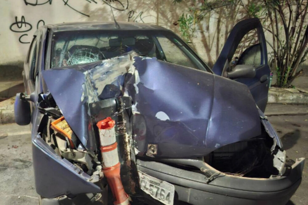 Mulher morre e motorista fica gravemente ferido após acidente de carro em BH - Foto: Reprodução/Redes Sociais