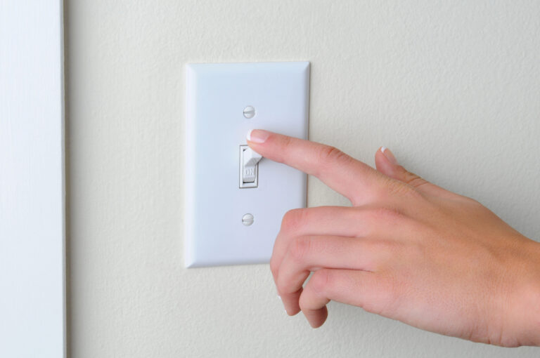 Mais de 32 mil clientes seguem sem energia em MG após temporal; veja situação - Foto: Reprodução/depositphotos