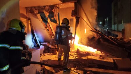 Homem morre carbonizado após explosão destruir casa em BH - Foto: Divulgação/CBMMG
