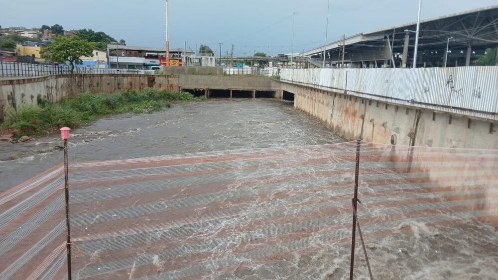 Chuva em BH deixa locais de votação sem luz e derruba árvores - Foto: Divulgação/CBMMG