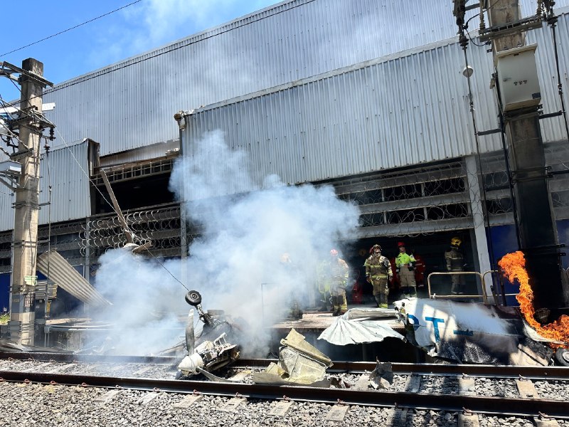 Queda de avião no pátio de manutenção não afeta circulação do metrô em BH - Foto: Divulgação/CBMMG
