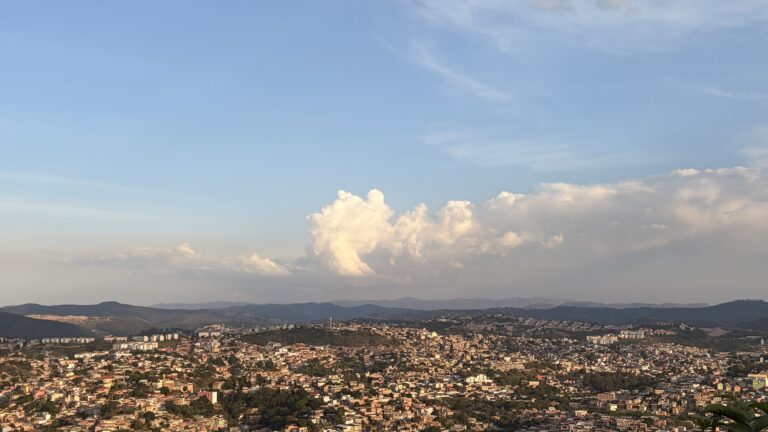 Previsão do tempo em BH hoje: veja como fica o clima nesta quarta-feira Previsão do tempo em BH hoje: veja como fica o clima nesta quarta-feira - Foto: Por Dentro de Minas